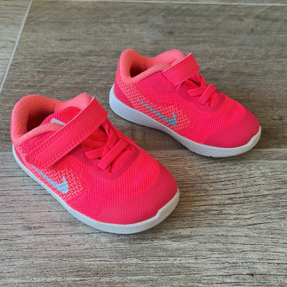 Toddler girl Nike shoes - Picture 3 of 7
